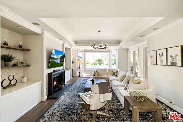 Fireplace, Interior, Living room, Pendant Lights, Recessed Lighting, Wood Texture Flooring
