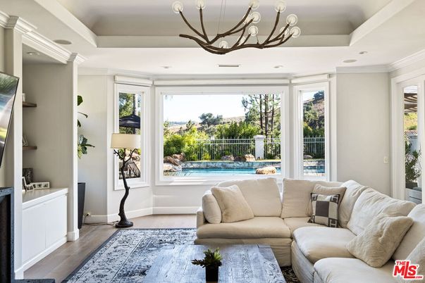 Chandelier, Interior, Living room, Recessed Lighting, Wood Texture Flooring