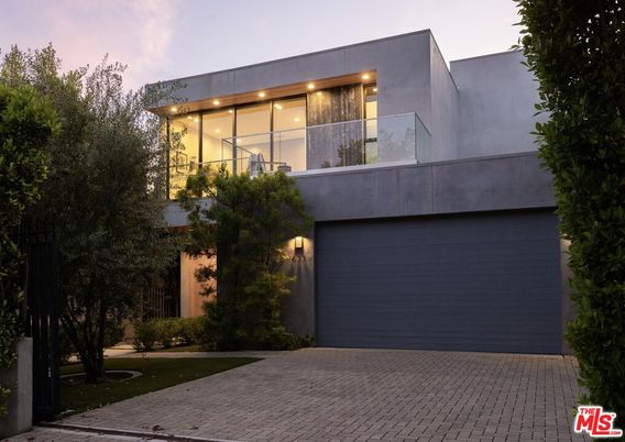 Attached, Exterior, Facade, Modern