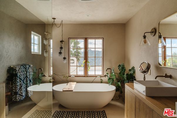 Bathroom, Free Standing Baths, Interior, Pendant Lights, Recessed Lighting