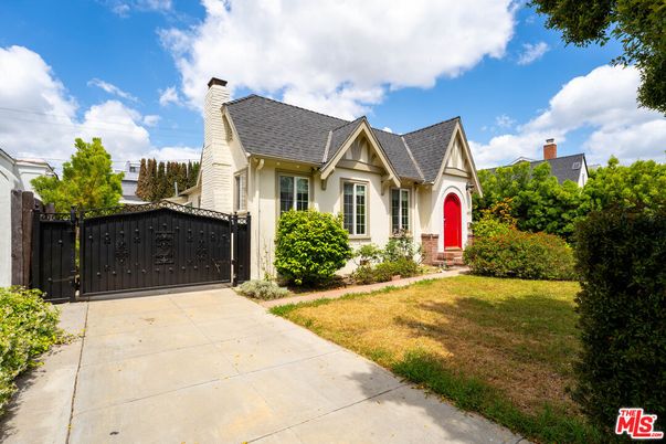 Backyard, Exterior, Facade, Tudor Revival