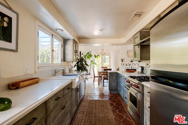 Chandelier, Dining room, Interior, Kitchen, Recessed Lighting, Stainless Steel Appliances