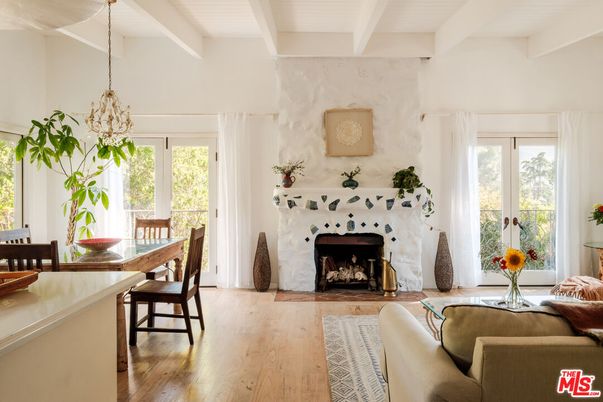 Chandelier, Dining room, Fireplace, Interior, Pendant Lights, Wood Texture Flooring