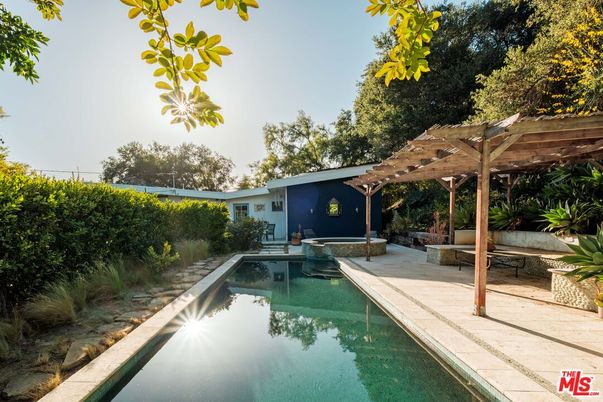 Exterior, Pool