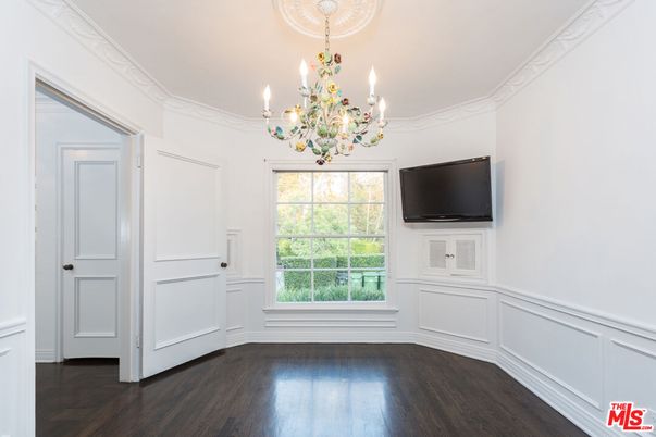 Chandelier, Interior, Wood Texture Flooring