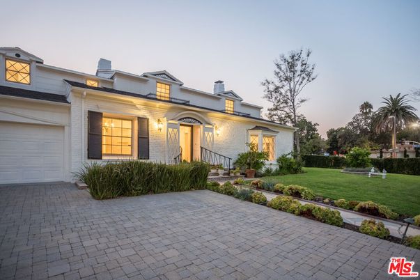 Attached, Backyard, Exterior, Facade, French Provincial