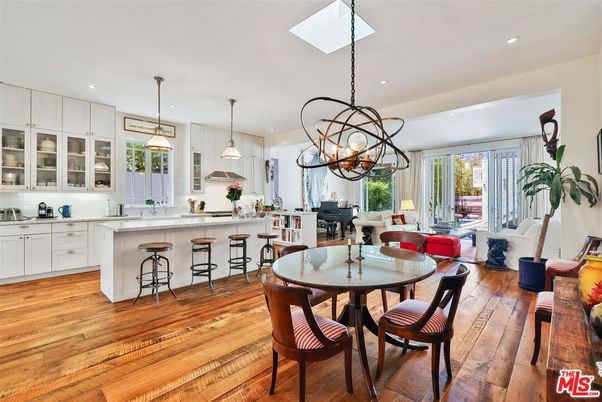 Chandelier, Dining room, Interior, Kitchen, Pendant Lights, Recessed Lighting, Wood Texture Flooring