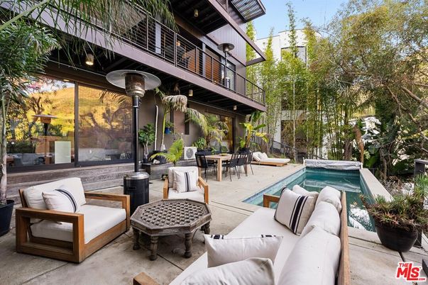 Exterior, Pool