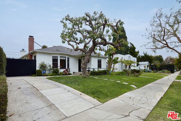 Backyard, Exterior, Facade, Ranch