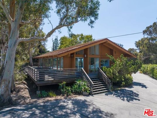 Backyard, Exterior, Facade, Log Home