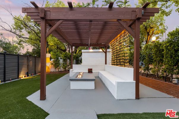 Exterior, Fireplace