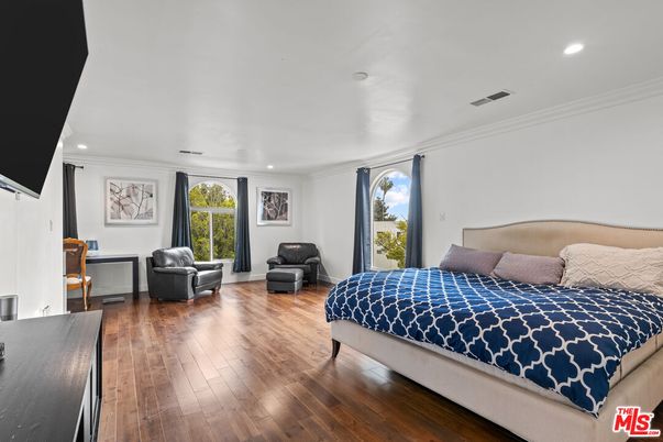 Bedroom, Interior, Recessed Lighting, Wood Texture Flooring