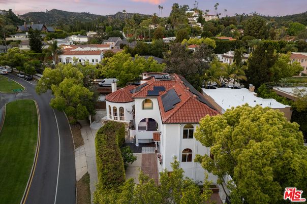 Exterior, Drone