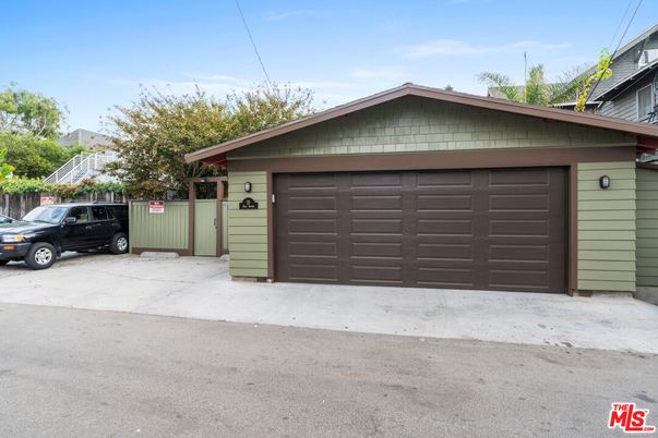 Detached Garage, Exterior