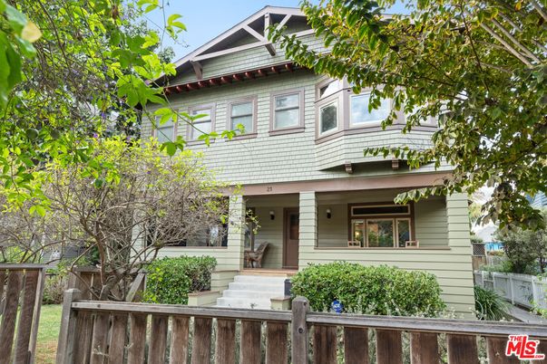 Exterior, Facade, Queen Anne Victorian