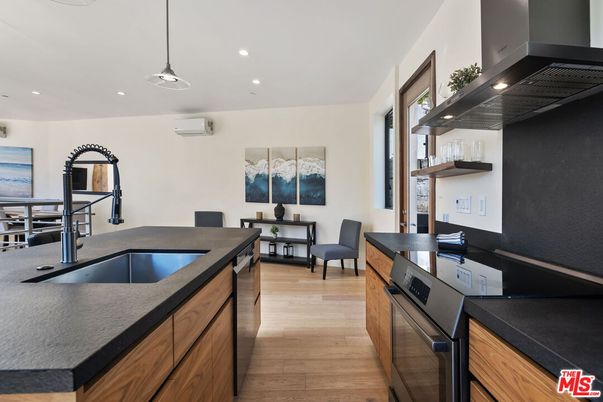 Dining room, Interior, Kitchen, Pendant Lights, Recessed Lighting, Wood Texture Flooring
