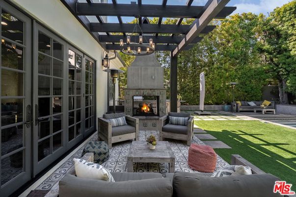Exterior, Fireplace