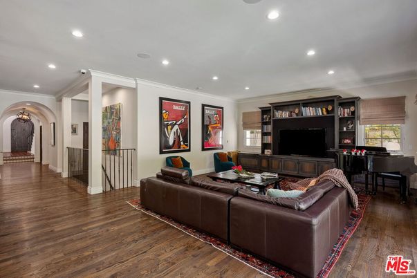 Interior, Living room, Piano, Recessed Lighting, Wood Texture Flooring