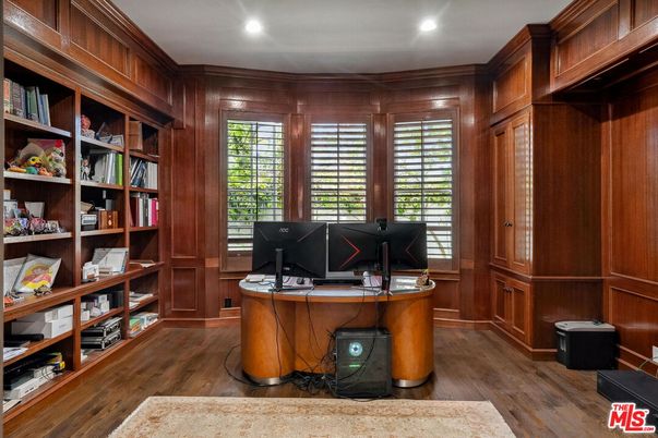 Home Office, Interior, Recessed Lighting, Wood Texture Flooring