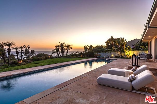 Exterior, Pool, Water