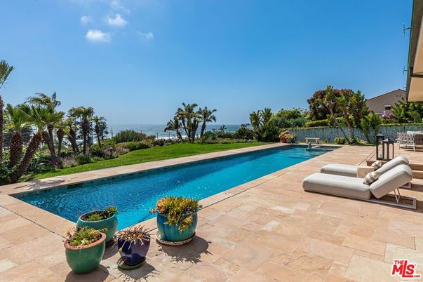 Exterior, Pool, Water