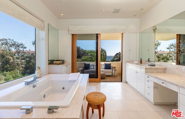 Bathroom, Interior, Recessed Lighting, Water