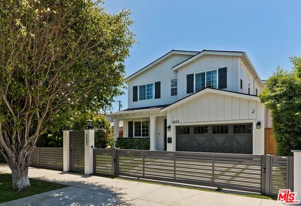 Attached, Exterior, Facade, Farmhouse