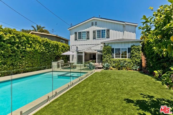 Backyard, Exterior, Pool