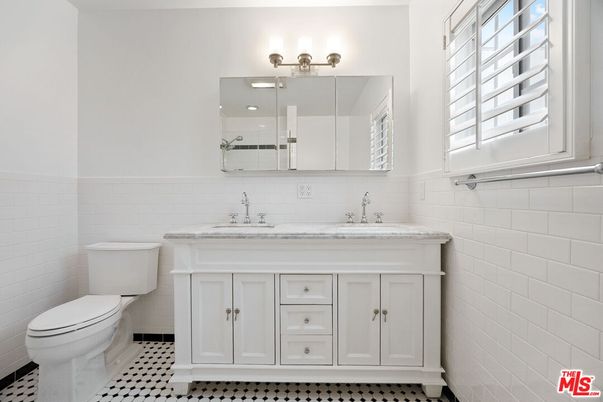 Bathroom, Dual Sink Vanities, Interior