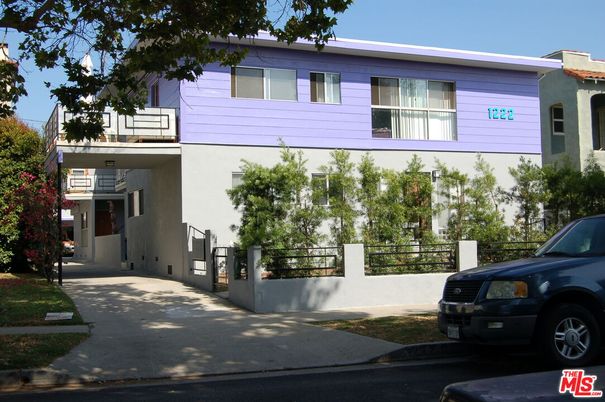 Exterior, Facade, Modern
