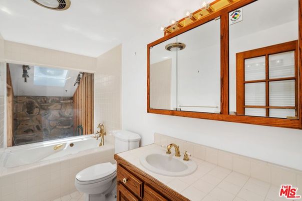 Bathroom, Interior, Tile Countertops