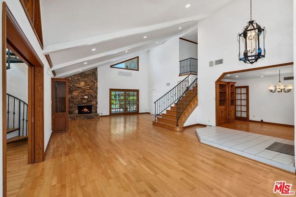 Chandelier, Fireplace, Interior, Pendant Lights, Recessed Lighting, Wood Texture Flooring