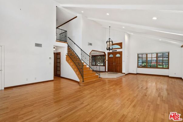 Interior, Pendant Lights, Recessed Lighting, Wood Texture Flooring