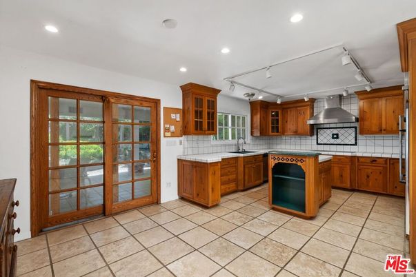 Interior, Kitchen, Recessed Lighting, Tile Countertops