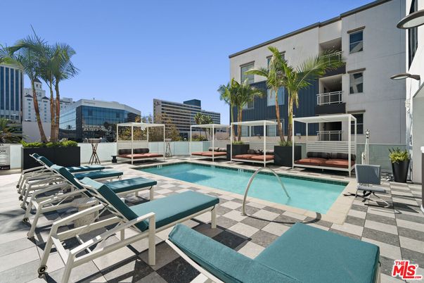 Exterior, Pool