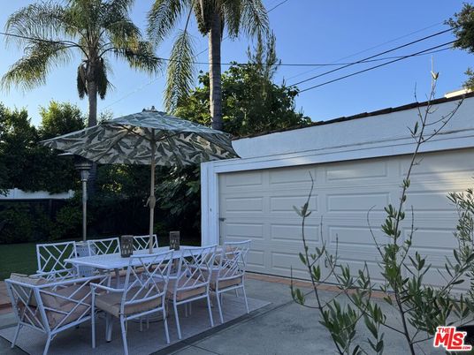 Detached Garage, Exterior