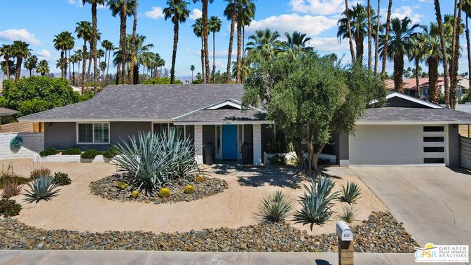 Attached, Exterior, Facade, Ranch