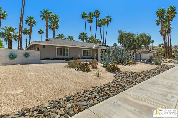 Backyard, Exterior, Facade, Ranch
