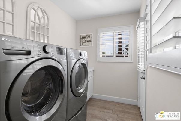 Interior, Washer, Wood Texture Flooring