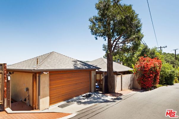 Detached Garage, Exterior