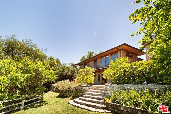 Backyard, Exterior, Facade, Modern
