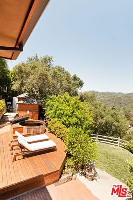 Backyard, Exterior, Hot Tub