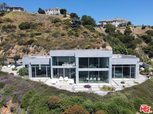 Backyard, Exterior, Facade, Modern