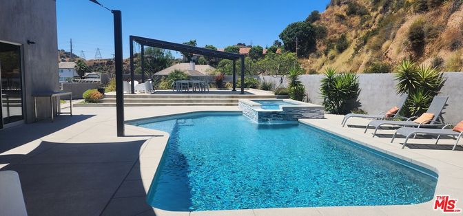 Exterior, Pool