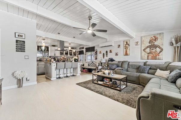 Interior, Kitchen, Living room, Pendant Lights, Wood Texture Flooring