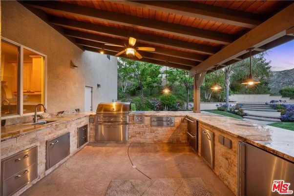 Exterior, Wooden Beams