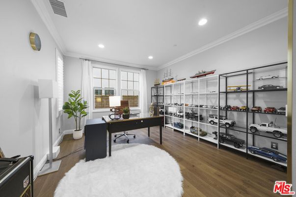Home Office, Interior, Recessed Lighting, Wood Texture Flooring