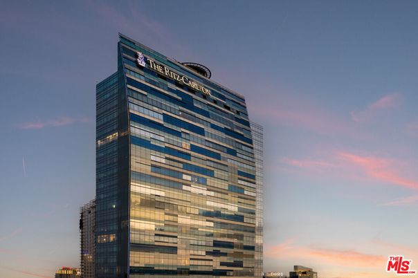 Exterior, Facade, Highrise