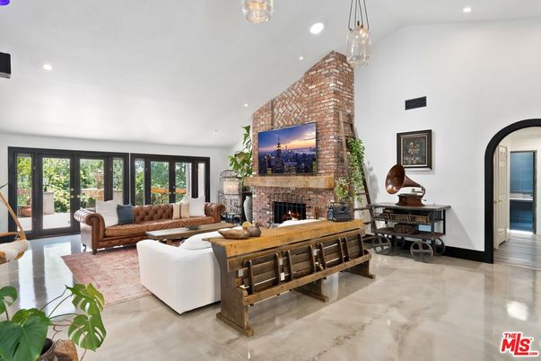 Fireplace, Interior, Living room, Pendant Lights, Recessed Lighting