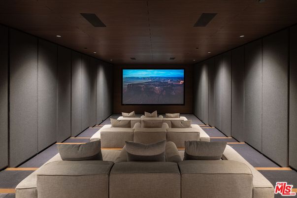 Interior, Projection Screen, Recessed Lighting, Theatre Room